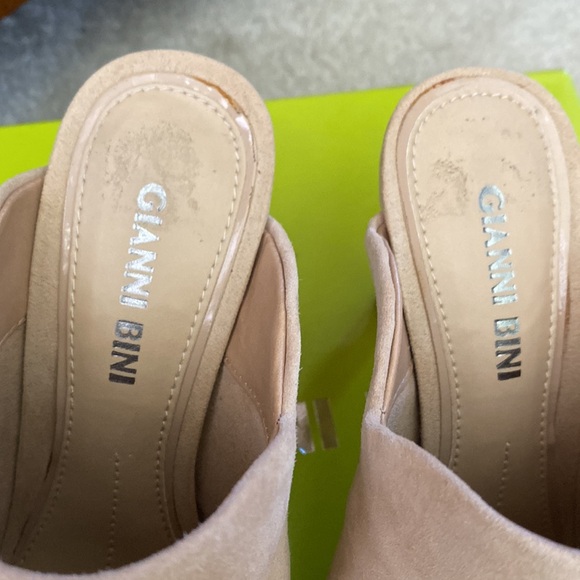 Cute Gianni Bini suede nude pointy toe mule stilettos, 6.5M - Picture 11 of 14